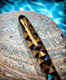 Platinum Izumo Fountain Pen - Urokomon 'Kaga' Maki-e
